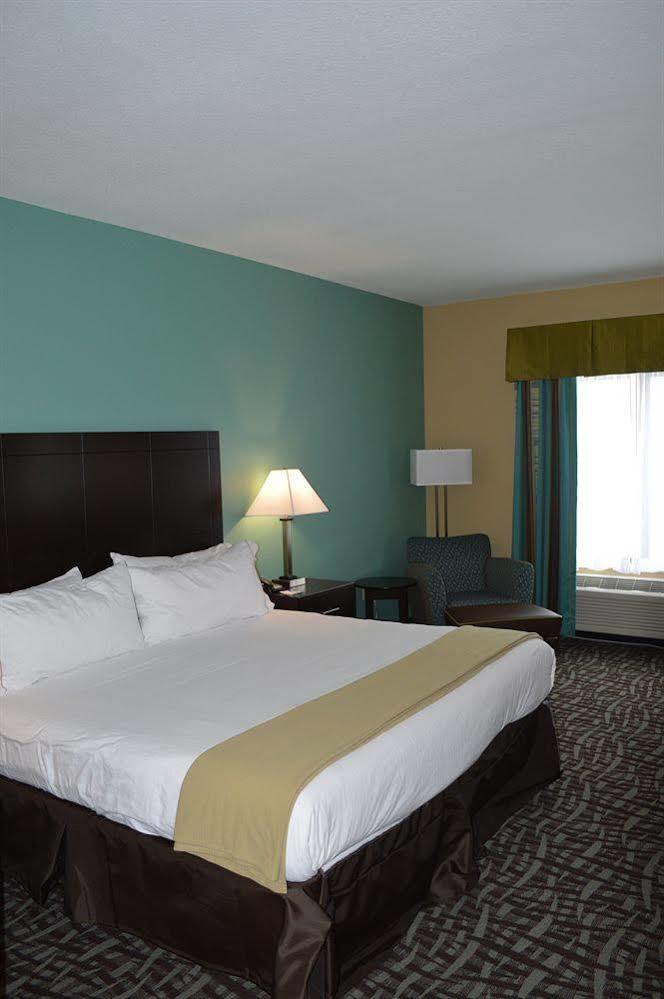 Holiday Inn Express Hastings By Ihg Exterior photo